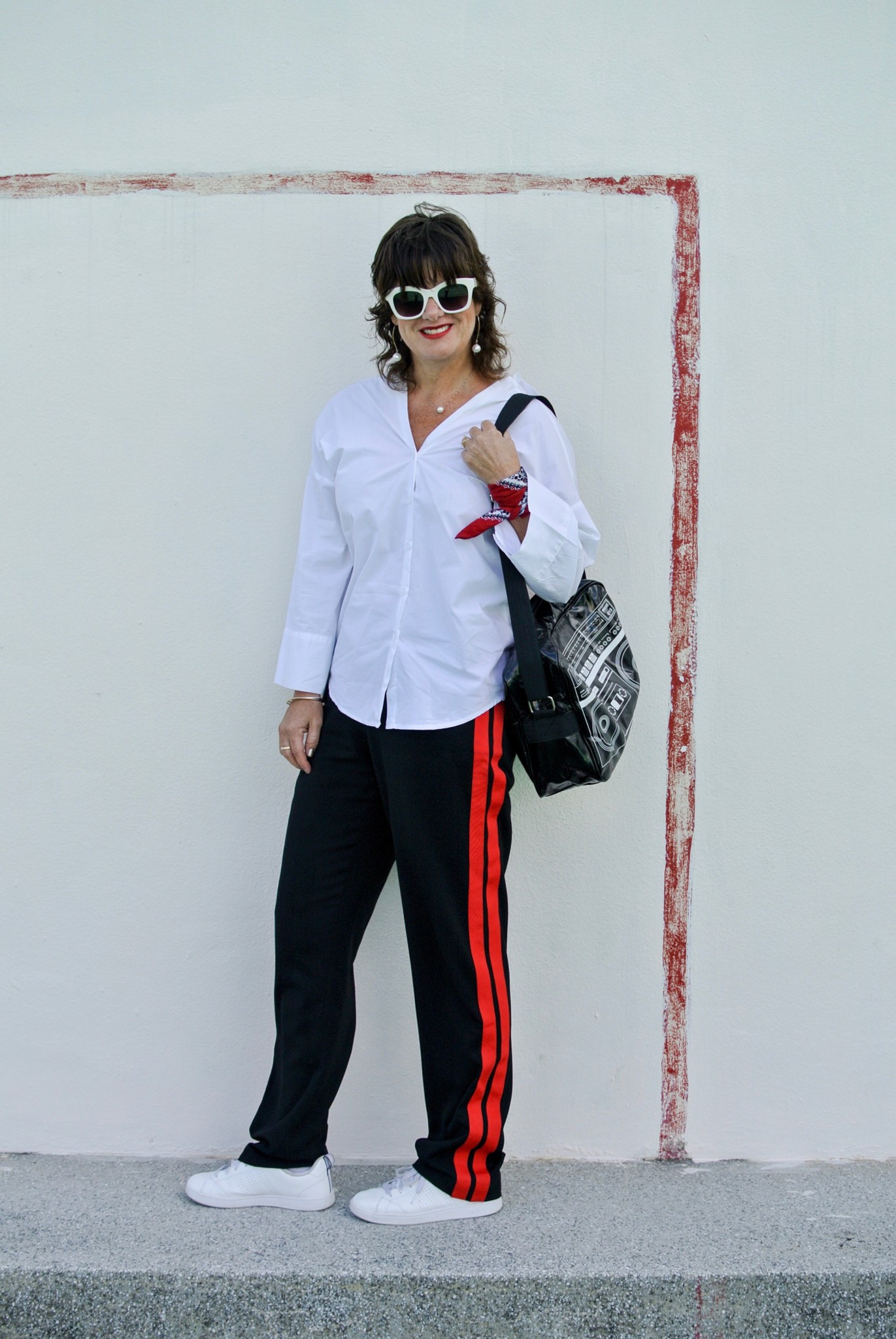 Track pants outfit  Track pants outfit, Stripe pants outfit, Red pants  outfit